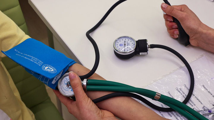 Как справиться с кашлем: Пульмонолог объяснил, когда горчичники лучше отложить