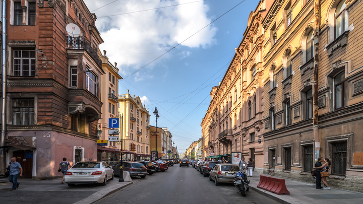 Знаменитую барную улицу Петербурга сделают пешеходной