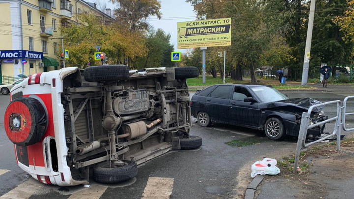 В Челябинске перевернулся внедорожник с частной охраной