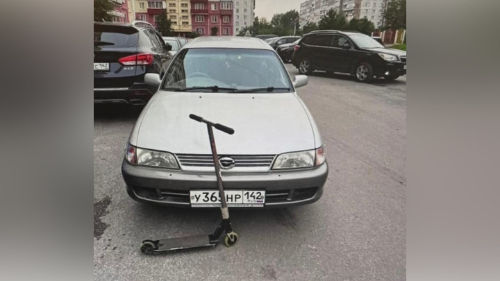 Автомобилист сбил мальчика на самокате во дворе дома в кузбасском городе