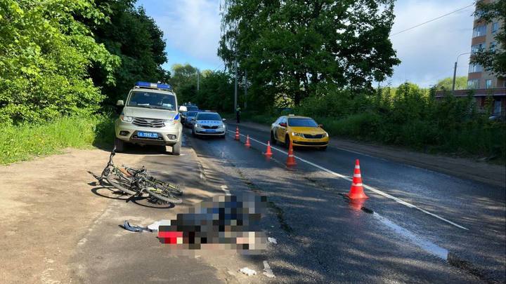 На северо-западе Москвы подросток на велосипеде погиб под колесами