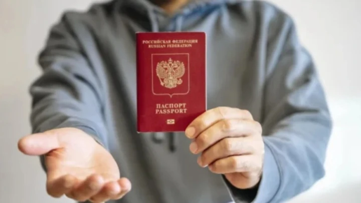 Юрист Хаминский: фото паспорта в телефоне грозит оформлением микрозаймов