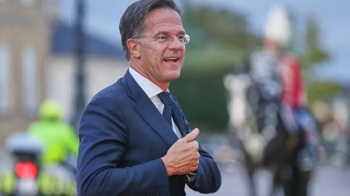 Россия непобедима: Британцы подняли на смех фантазии Рютте о противостоянии с Москвой