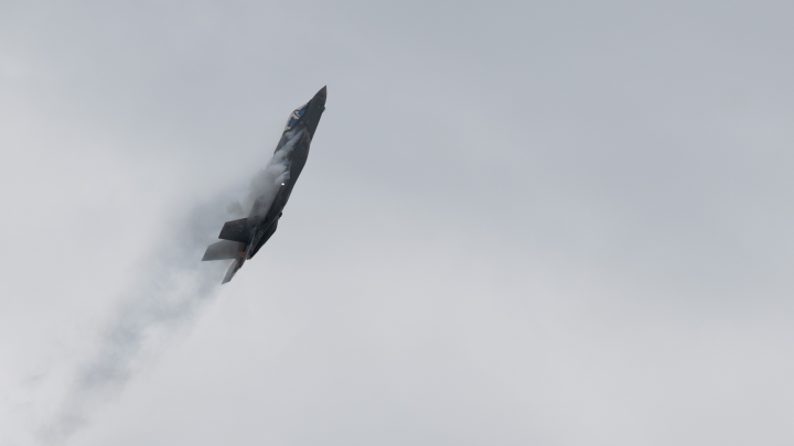 Воздушный бой в Иране: Уничтожен несбиваемый истребитель F-35. Появились первые снимки