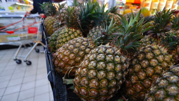 Ананасы или шиповник? Врач рассказала правду о продуктах для похудения