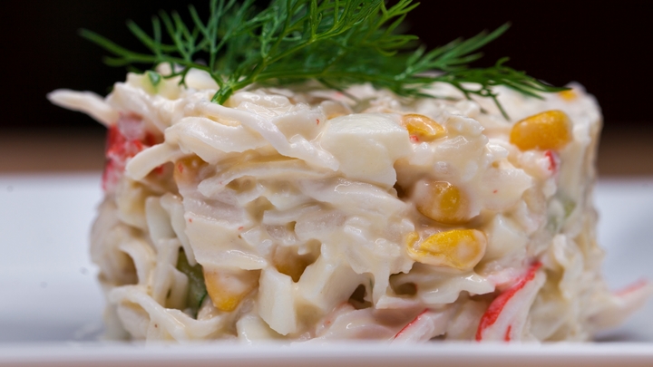 Воспринимайте как алкоголь: Врач рассказала о провокаторе быстрого старения на новогоднем столе