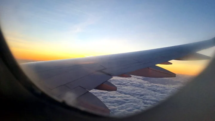 Пассажиры сильно испугались. У Boeing 737 в США оторвался закрылок прямо в небе