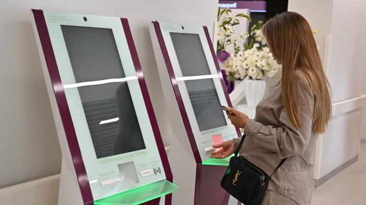 Минтруд меняет правила: как будут считать больничные и декретные работающим мамам