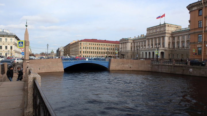 ДТП на воде: два теплохода с туристами столкнулись в центре Петербурга