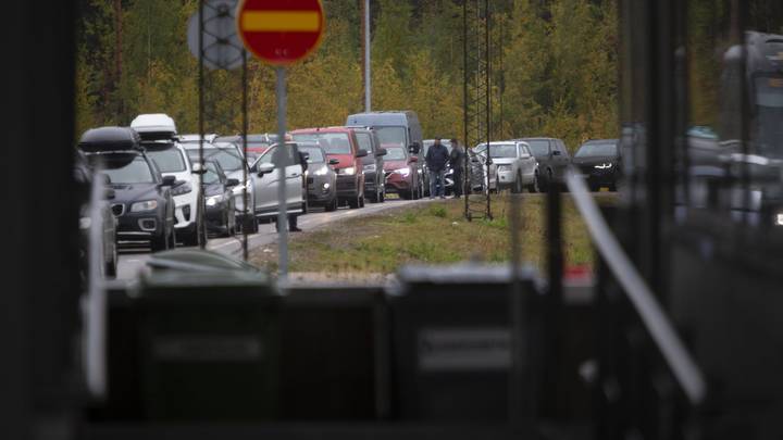 Финляндия начала возводить гибридный забор на границе с Россией