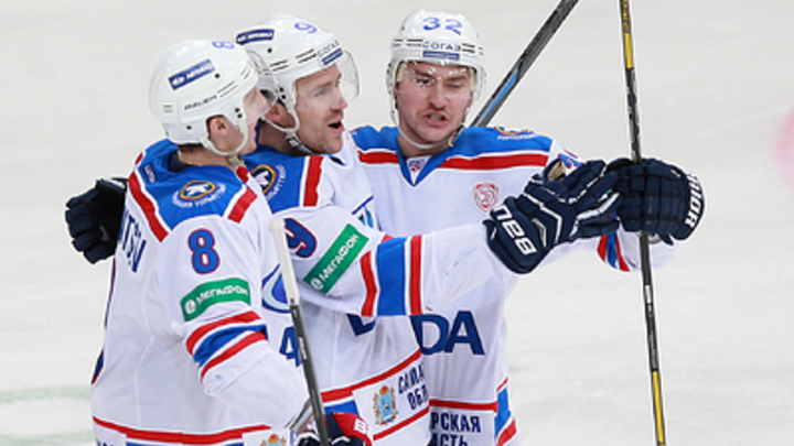 Тольяттинский хоккейный клуб Лада уступил на своём льду по буллитам Горняку-УГМК
