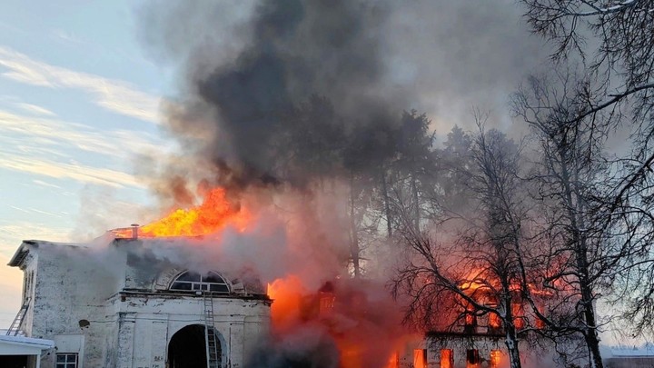 В Поморье воспламенела Никольская церковь