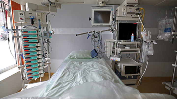 Машина дышит, а я нет: Медик показала ужасающие записки пациентов на ИВЛ