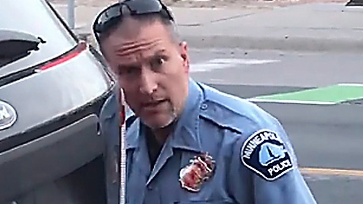 Полицейского, остановившего Флойда удушающим приёмом, признали виновным