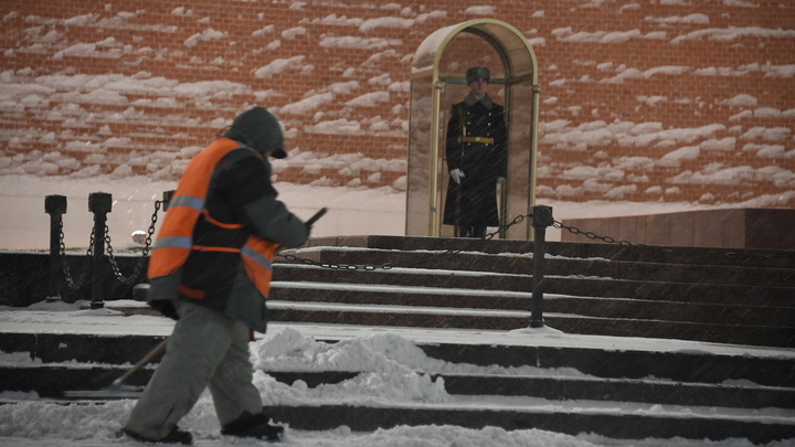 Сугробы по колено: В Москве и Подмосковье высота снежного покрова превысила 20 сантиметров