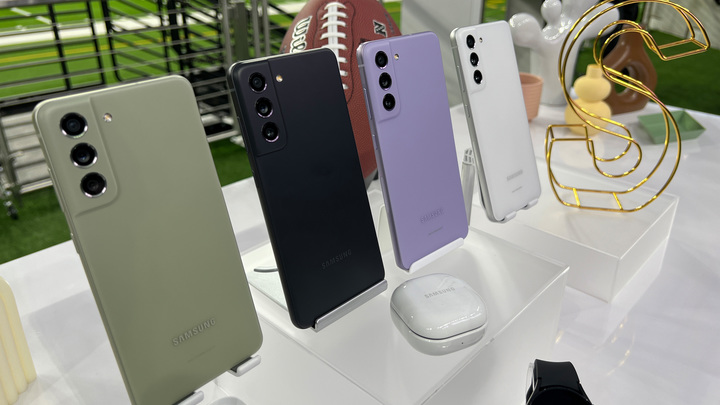 Каждый пятый новый смартфон Samsung не активируется в России — что делать