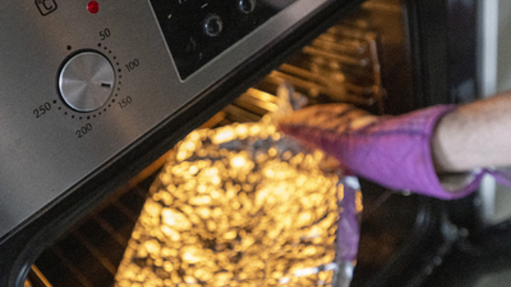 Почистить духовку без химии просто: Нужно копеечное средство, что есть в любом магазине продуктов