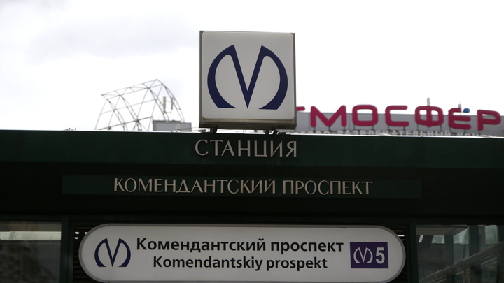 Бесплатная вода за турникетом: петербургское метро помогает пассажирам пережить аномальную жару