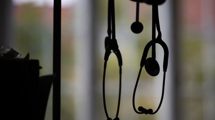 На что указывает синдром беспокойных ног, объяснила врач