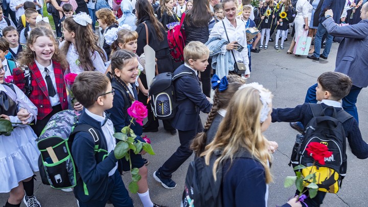 Педагогов в Чите обязали мониторить соцсети учеников