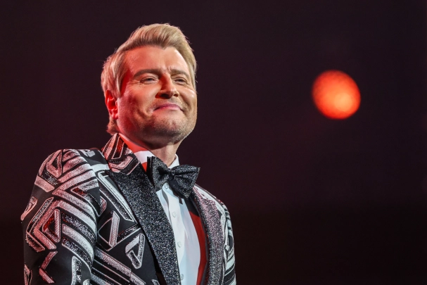 Ну-ка, все вместе!: Лазарев прыгает. Басков матерится. Нам точно нужно это на России-1?