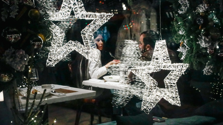 Ожившие картины и электронная музыка: Как прошла премьера шоу Соборная площадь