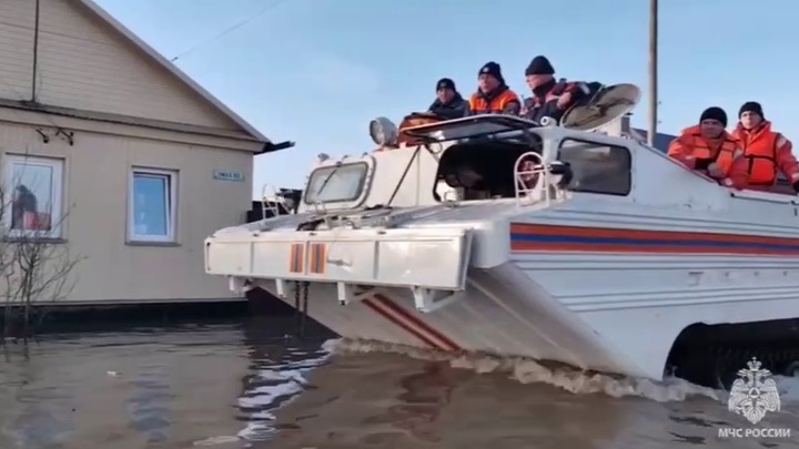 Грозит катастрофой: Критическая отметка близко, дамбы могут не выдержать - ситуация в Оренбуржье