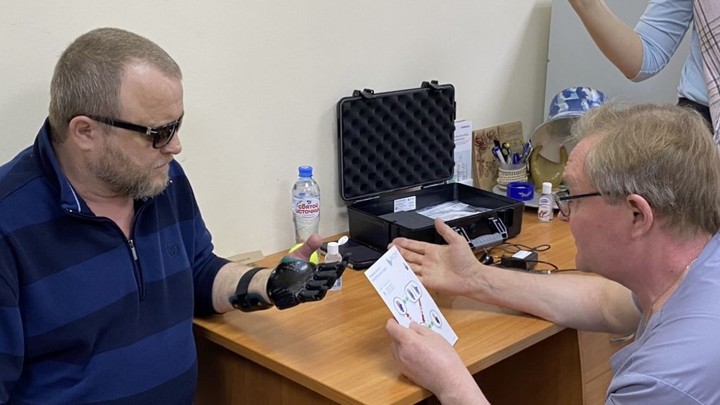 Челябинскому шахтёру подарили электронные пальцы за 5,7 млн рублей