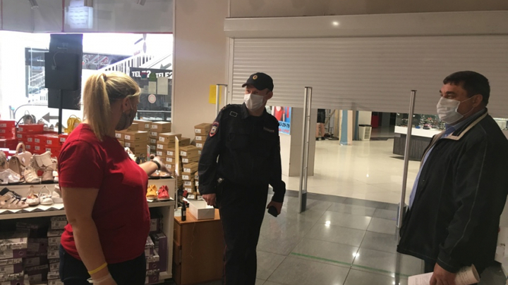 Полиция проверяет ТРК и магазины Челябинска, которым запрещено работать во время пандемии