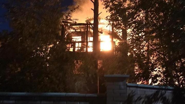 Запустили салют: в день рождения школьника в Челябинской области загорелся дачный поселок