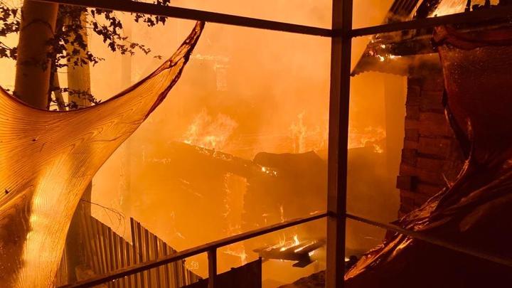 Салют не был причиной большого пожара в элитном поселке на озере Увильды