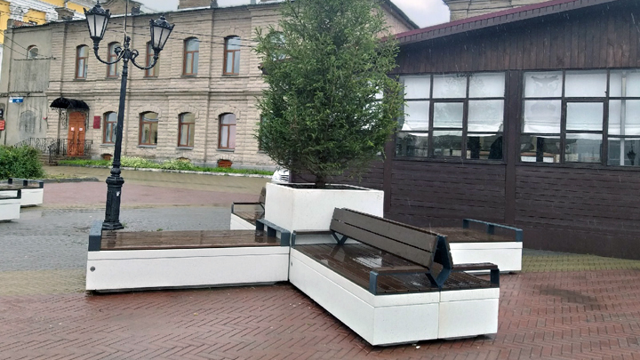 Челябинскую Кировку преобразили с помощью европейской мебели [Фото]