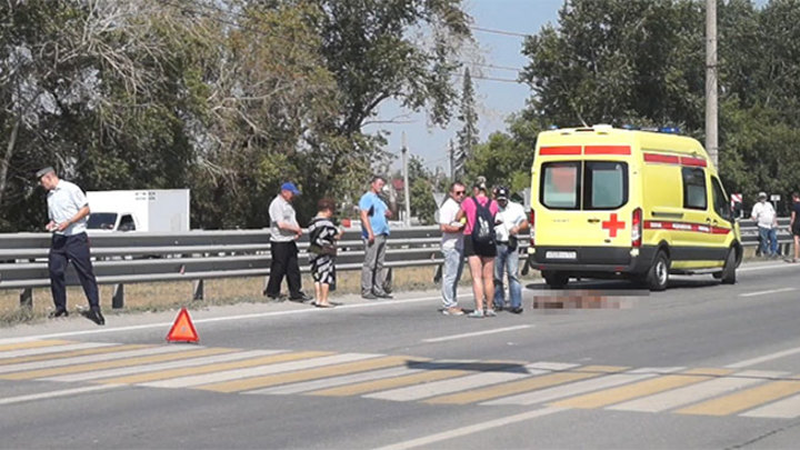 Смертельное ДТП: автомобиль сбил бабушку с внучкой на зебре в Челябинске