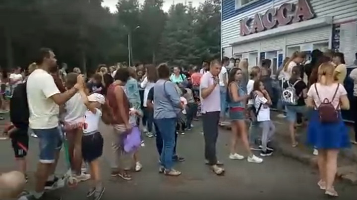 Огромные очереди, невыносимый шум: челябинцы раскритиковали аттракционы в парке Гагарина