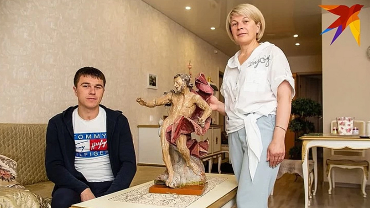 Семья из Челябинска хочет вернуть старинную статую Христа украинскому храму