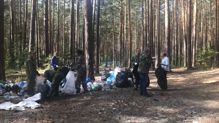 На Тургояке за пару часов собрали тонну мусора