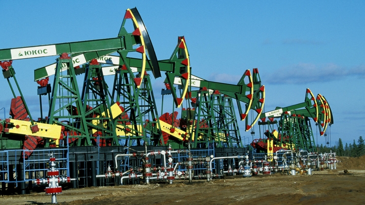 Венесуэла готова ответить США на санкции, продав нефть вместо Америки России