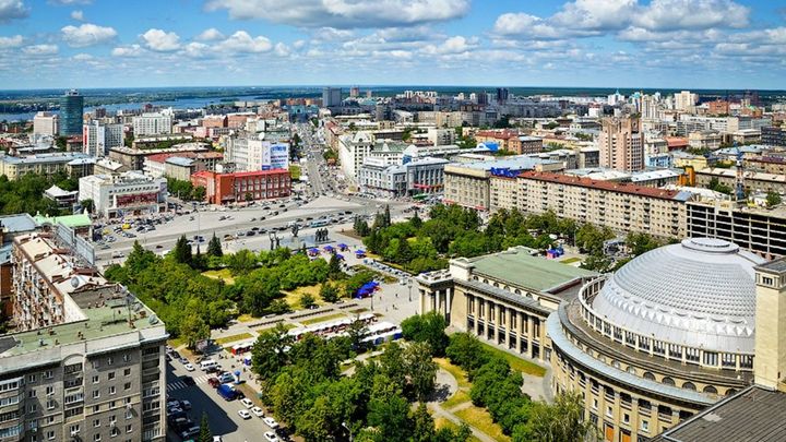 Жители Новосибирска пожаловались на едкий запах в воздухе