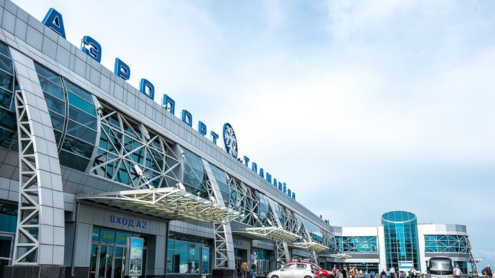 Самолёт выкатился за пределы ВПП после экстренной посадки в Новосибирске