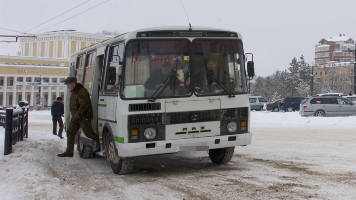 Жители Миасса потушили загоревшуюся на ходу маршрутку