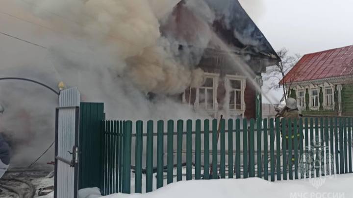 В Южском районе на пожаре погиб надышавшийся угарным газом пенсионер