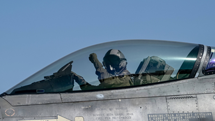 Байден вслед за Шольцем отказался передавать Украине боевую авиацию F16