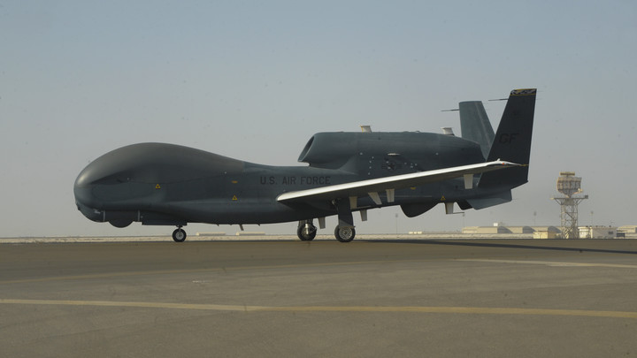 Резко развернулся и улетел на Сицилию: Су-27 спугнул американского шпиона