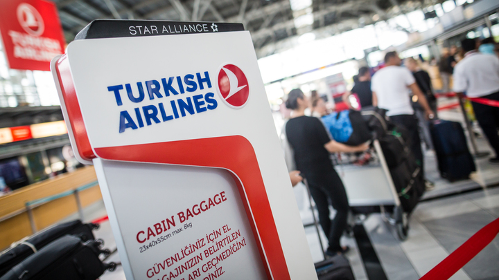 В аэропорту Стамбула казахский самолет столкнулся с турецким