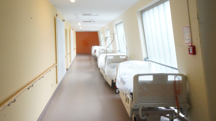 Ребёнок попал в реанимацию после бассейна: Остаётся последняя надежда