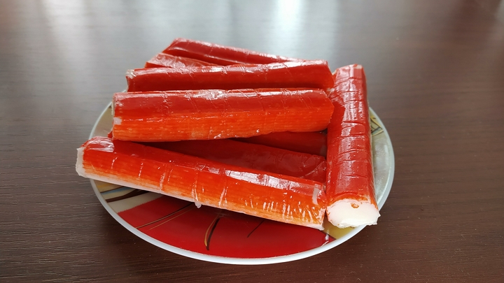 Крахмал, краситель и вкусовые добавки: Почему надо отказаться от популярного новогоднего салата