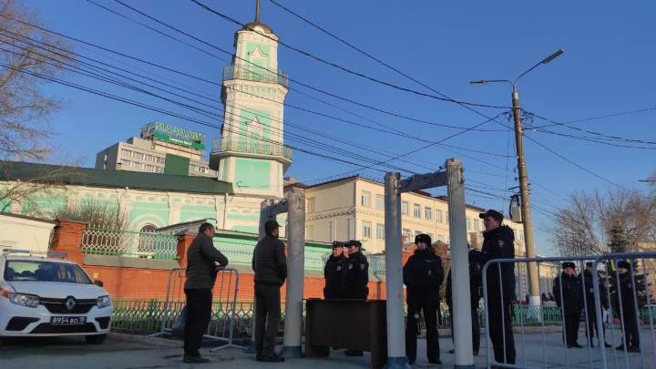 Полиция показала, как охраняет мусульман на празднике в Челябинской области