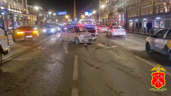 Девушка за рулем Porsche вылетела на встречку и устроила массовое ДТП