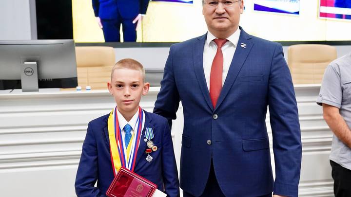 Школьник из Прокопьевска награжден медалью за спасение ребенка, упавшего в колодец