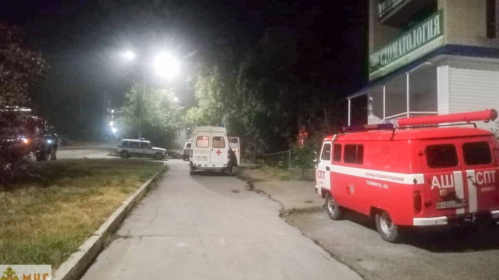 В Миассе ночью людей вывели из горящей многоэтажки